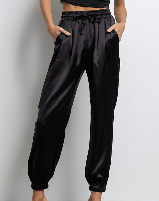 On The Go Joggers in Black  Women's Satin Jogger Pants – LIZARD THICKET