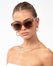 Load image into Gallery viewer, BANBÉ- The Teigen Acetate Frame Square Sunglasses
