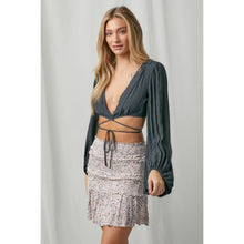 Load image into Gallery viewer, Secret Nights V-Neck Crop With Bubble Sleeves
