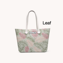 Load image into Gallery viewer, Carrie Printed Versa Tote
